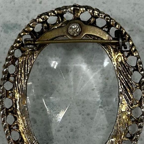 Vintage Oval Crystal Brooch Gold Tone Multi-Faceted Brilliant Excellent Cond. - Picture 6 of 6